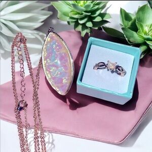 ✨ Iridescent Pendant Necklace with matching ring set💍